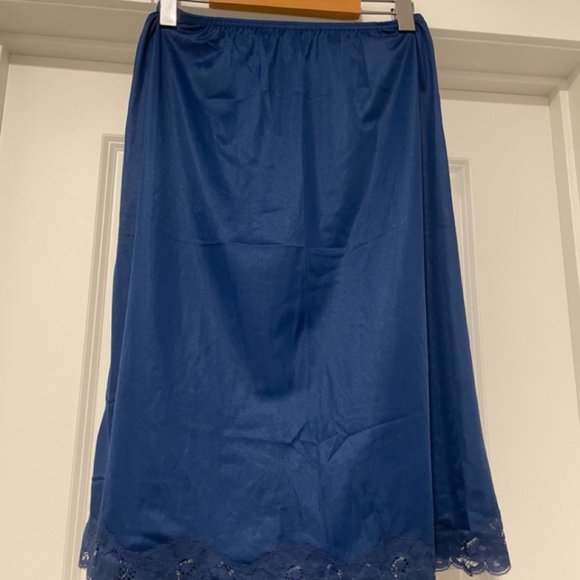 Vintage - Underskirts - various (blue, black, white, pink) - Picture 6 of 8